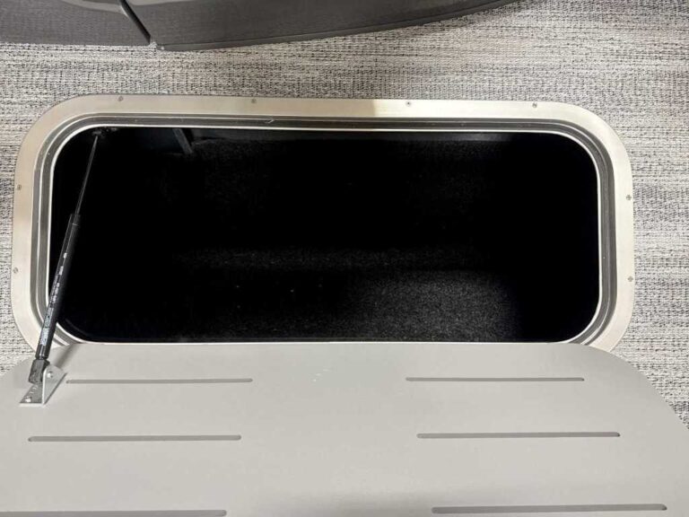 2026 Bennington 22MFB - SPS - Blackout US-ETWC6648J526 [photo 19]